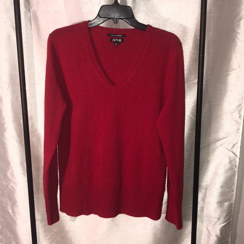 APT.9 Women’s cashmere V-neck sweater